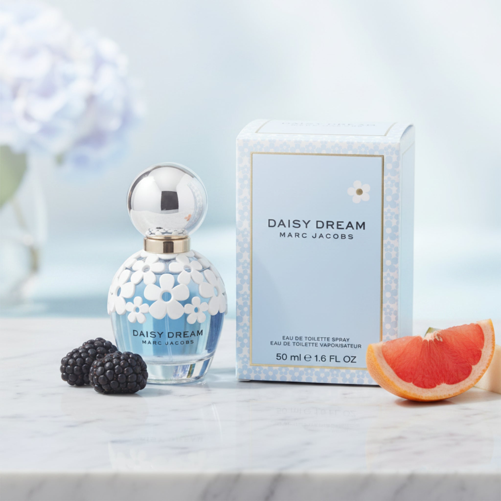 Marc Jacobs Daisy Dream perfume bottle and packaging on a white background