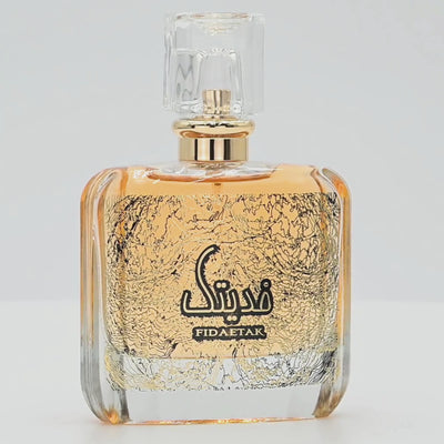 Fidaetak perfume bottle rotating on a white podium
